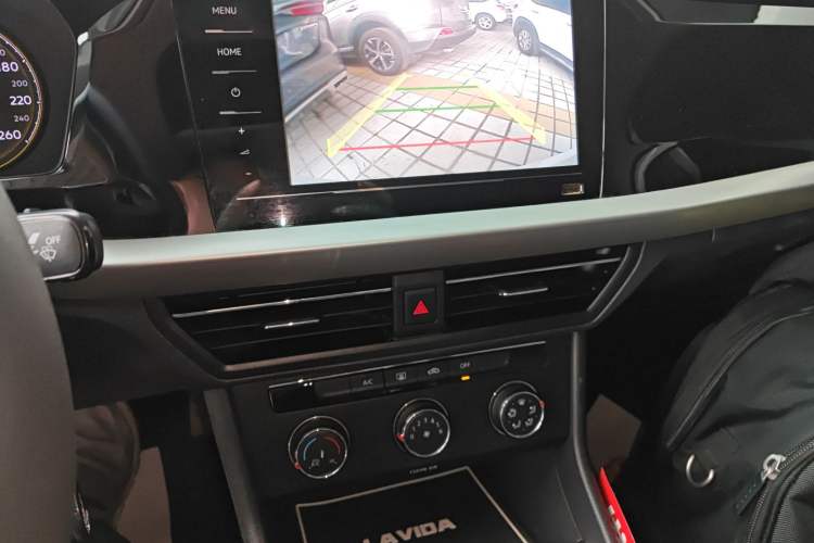 Used Volkswagen Lavida 2021 1.5L Automatic Comfort Edition Audio And AC Panel