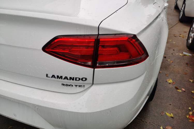 Used Volkswagen Lamando 2017 280TSI DSG Comfort Edition
