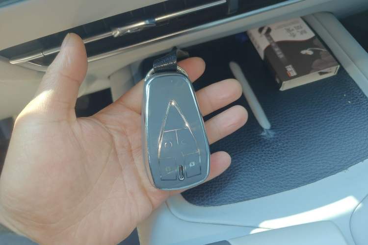 Used CHANGAN UNI-Z New Energy 2024 Blue Whale Smart Electric iDD 125km Beyond Edition