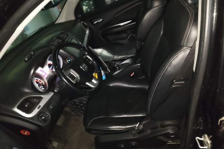 Used Dodge Journey 2013 2.4L Two-Wheel Drive Luxury Version