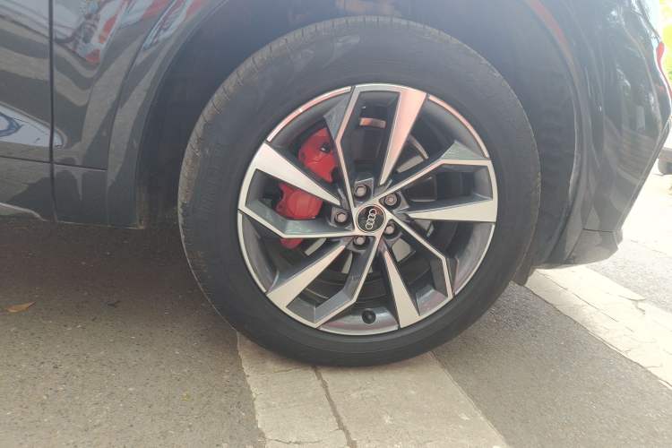 Used Audi Q5L 2024 40 TFSI Luxury Dynamic Edition Right Front Wheel Hub