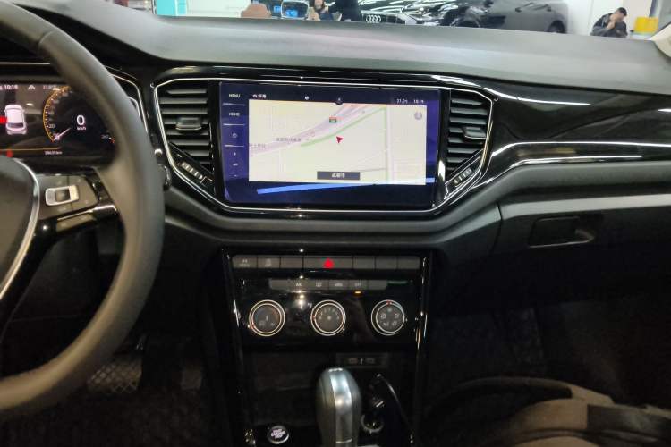 Used Volkswagen T-ROC 2021 280TSI DSG Two-Wheel Drive Comfort Connect Edition Audio And AC Panel