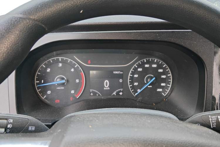 Used JMC Fushun 2023 2.0T Manual Diesel Long-Wheelbase High-Roof Business Van with Dual Rear Tires 6–9 Seats
