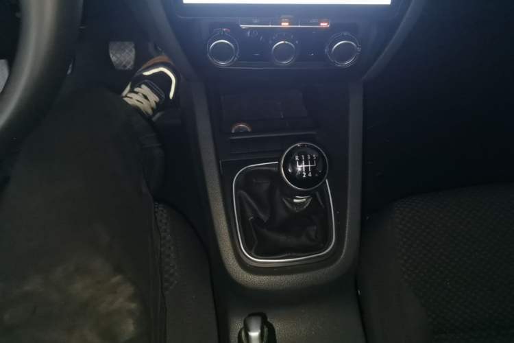 Used Volkswagen Sagitar 2014 Revised Version 1.6L Manual Leading Edition