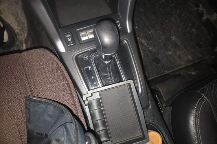 Used Subaru Forester 2013 2.5i Automatic Luxury Edition Gear Lever