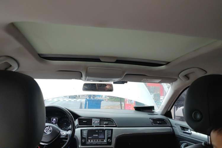 Used Volkswagen Lamando 2017 280TSI Manual Comfort Edition Headliner