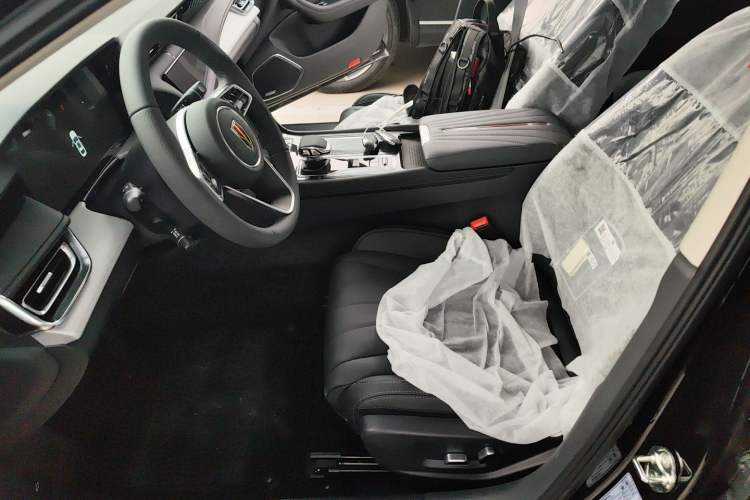 Used Hongqi H5 2025 2.0T Automatic Flag Edition – 500 000 Units Commemorative Version
