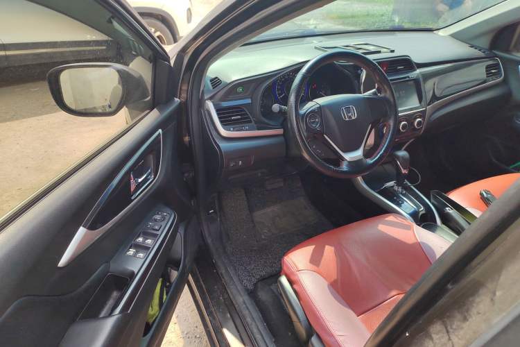 Used Honda Crider 2013 1.8L automatic luxury edition Driver Seat