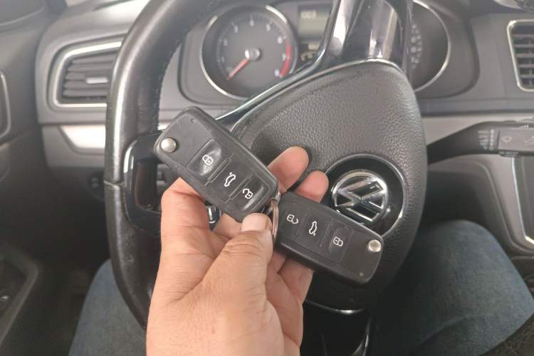 Used Volkswagen Lavida 2015 1.6L Manual Comfort Edition
