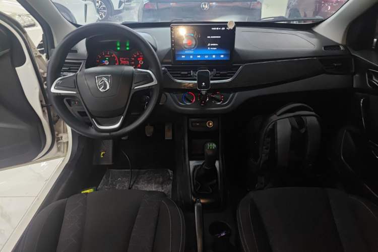 Used Baojun 310 2016 1.2L manual Comfort trim level