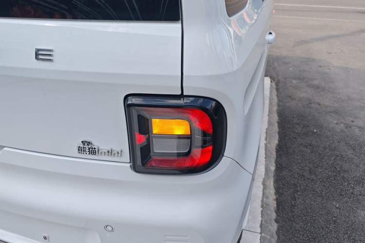 Used Geely Galaxy Panda 2024 Panda Mini 200km Endurance Bear Right Rear Taillight