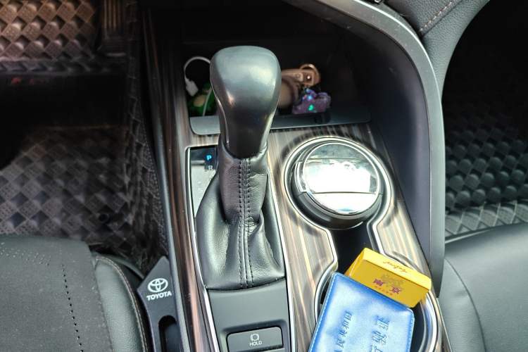 Used Toyota Camry 2018 2.0G Luxury Edition Gear Lever