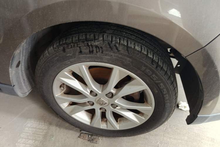 Used Baojun 730 2014 1.5L manual Comfort version 7 seats Right Front Wheel Hub