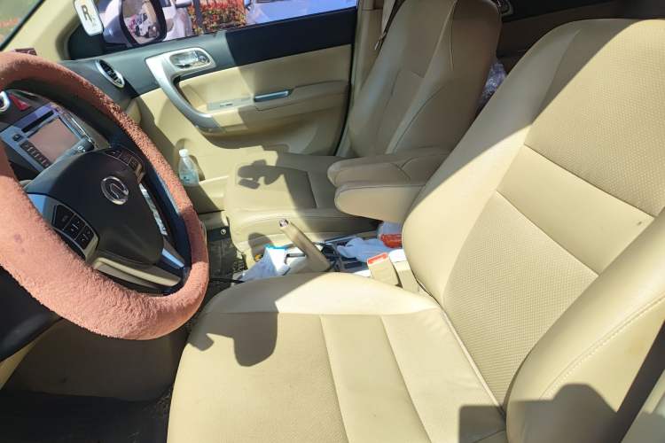 Used Haval H6 2013 Upgraded Model 2.4L Automatic Two-Wheel Drive Elite Version Left Front Seat