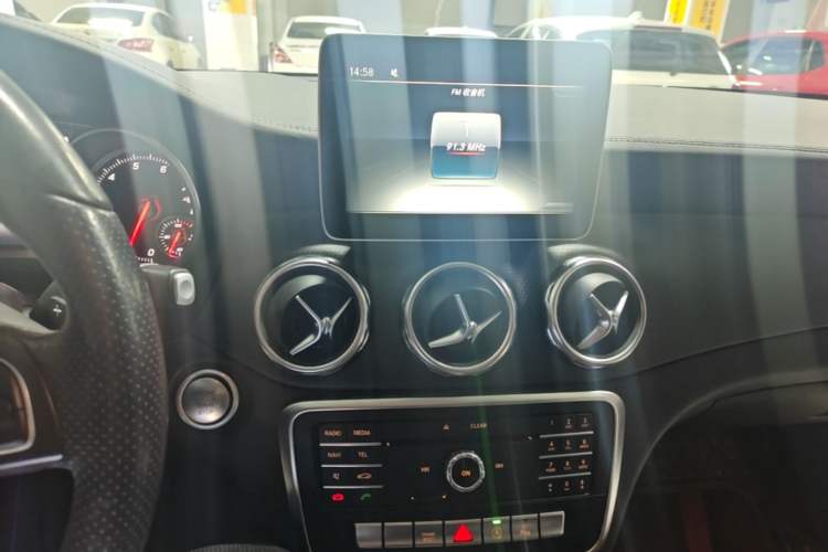 Used Mercedes-Benz GLA 2017 GLA 200 Fashion Model Audio And AC Panel