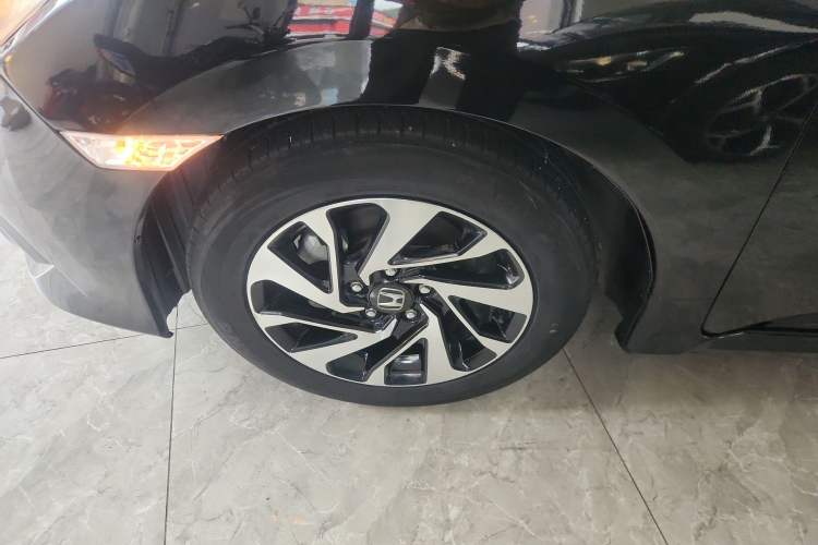 Used Honda Civic 2016 220TURBO Manual Luxury Edition Left Front Wheel Hub