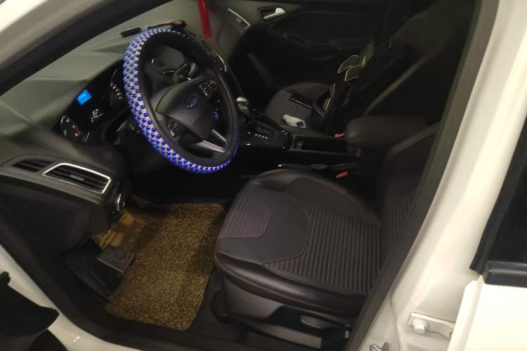 Used Ford Focus 2018 Hatchback Classic 1.6L Automatic Trendy SmartDrive Edition
