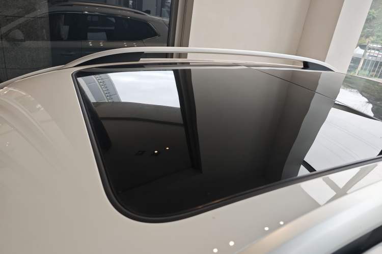 Used Roewe RX5 2023 PLUS 330TGI Automatic Trendsetting Smart Edition