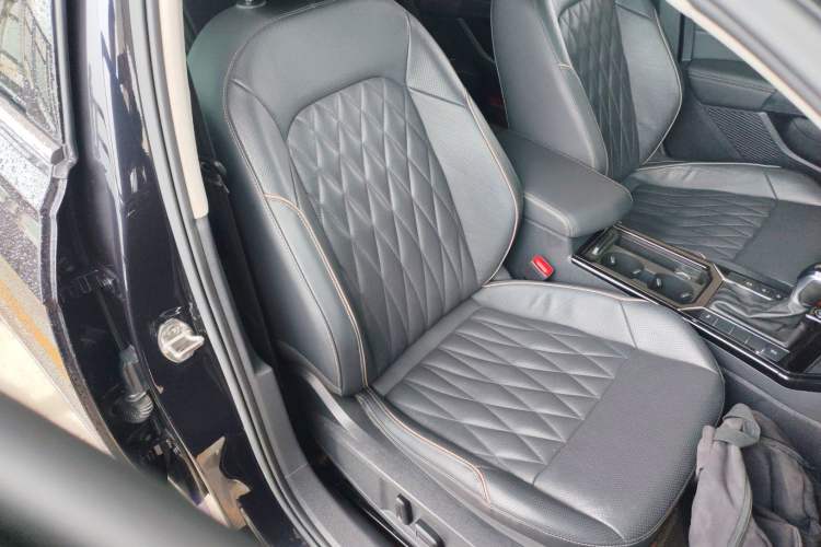 Used Volkswagen Passat 2020 330TSI Luxury Edition China VI Right Front Seat