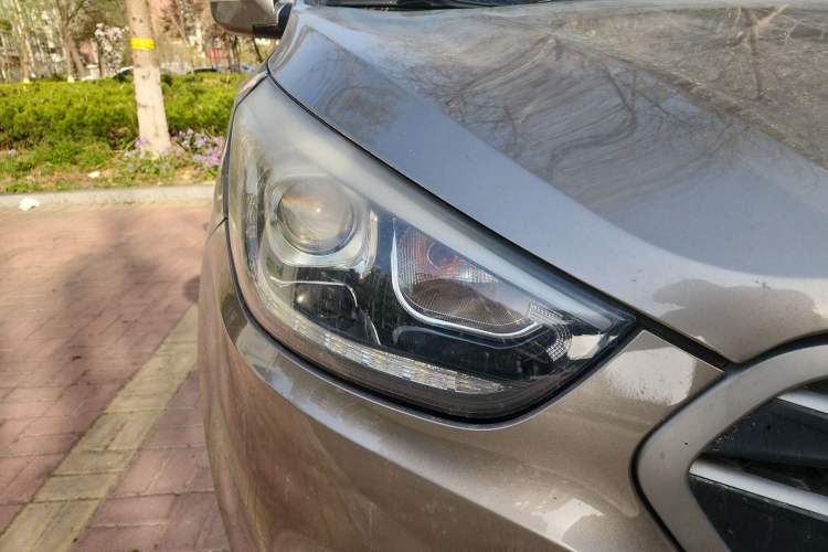 Used Hyundai ix35 2013 2.0L Automatic Two-Wheel Drive Smart GLS China IV Standard Right Front Headlight