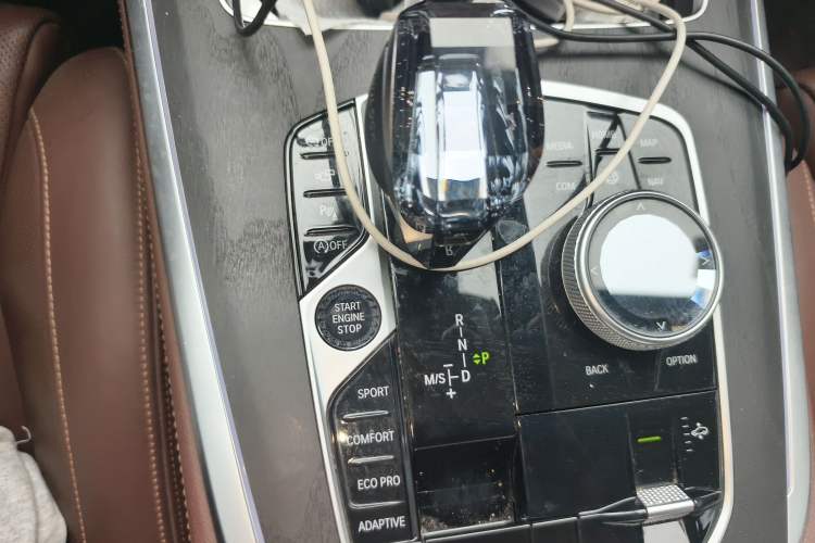 Used BMW X7 2021 Facelifted xDrive40i Luxury Package with Leading Features Gear Lever