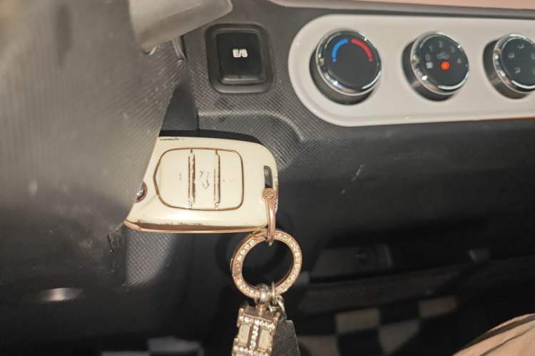 Used Wuling Hongguang MINIEV 2022 Easy Version Lithium Iron Phosphate Vehicle Key