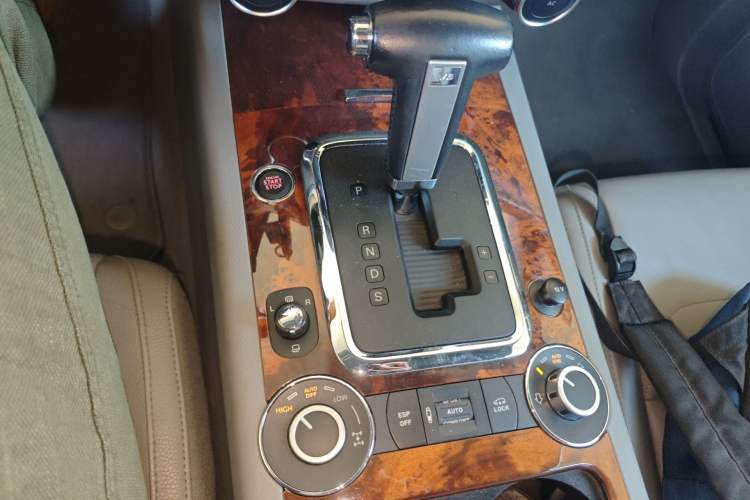 Used Volkswagen Touareg 2007 3.6L Top-Tier Version Gear Lever