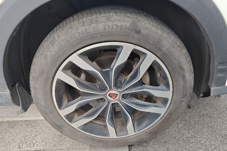 Used Roewe RX5 2018 20T Two-Wheel Drive Automatic Internet Smart Edition Right Front Wheel Hub