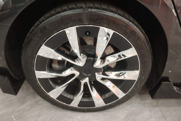 Used Tesla Model 3 2024 High-Performance All-Wheel-Drive Version