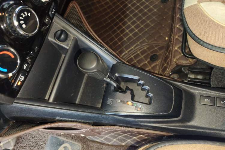 Used Toyota YARiS L Zhi Xiang 2017 1.5E CVT Dynamic Edition Gear Lever