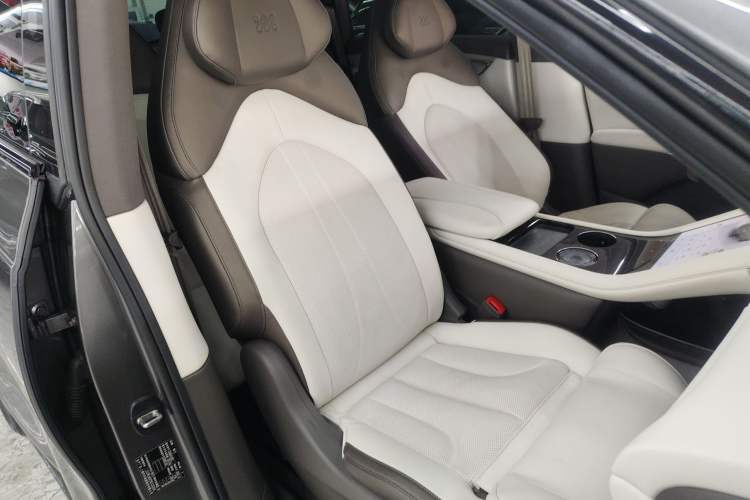 Used IM LS7 2023 100kWh Lux Rear-Drive Version Right Front Seat