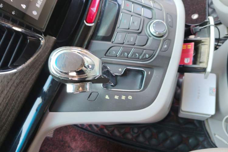 Used JAC Refine M5 2013 2.0T Gasoline Automatic Business Edition