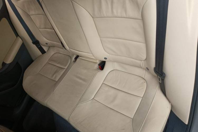 Used Volkswagen Sagitar 2014 Revised Version 1.6L Automatic Comfort Edition Left Rear Seat