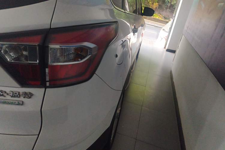 Used Ford Kuga 2018 EcoBoost 180 Two-Wheel-Drive Platinum Edition