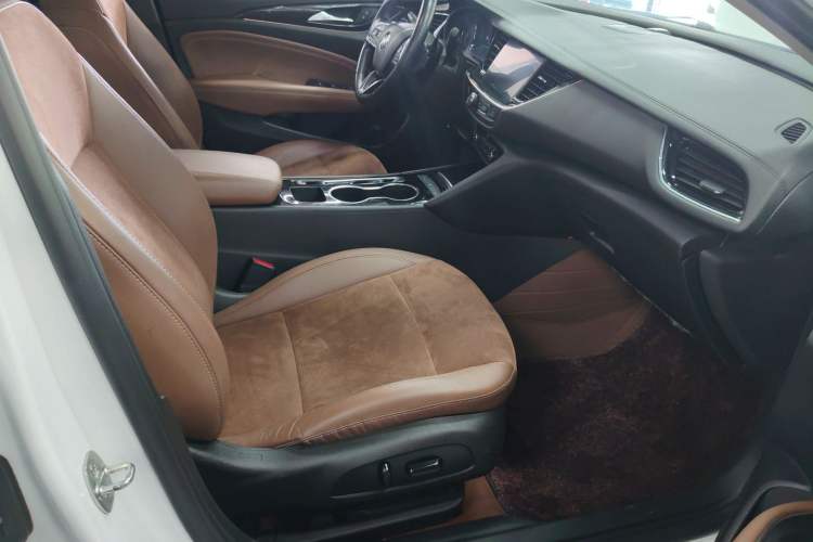 Used Buick Regal 2020 552T Luxury Version Right Front Seat