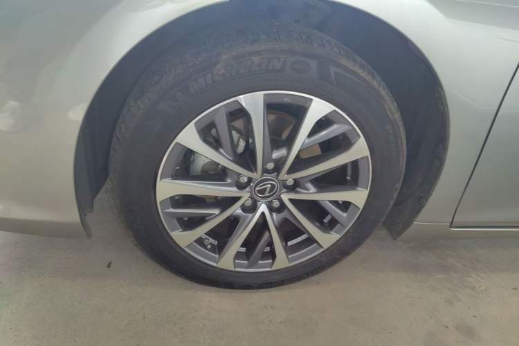 Used Lexus ES 2022 300h Excellence Edition
