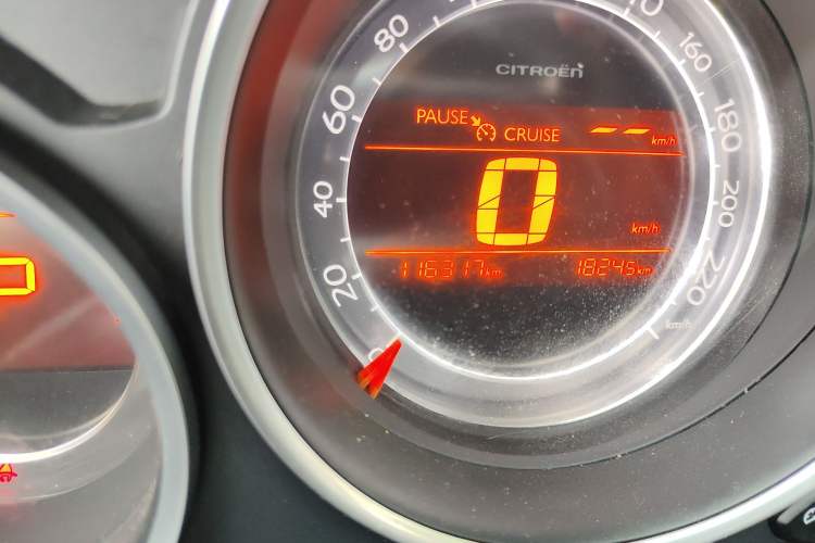 Used Citroen C4L 2014 1.6THP Intelligent Drive Automatic Dynamic Model Odometer Close Up