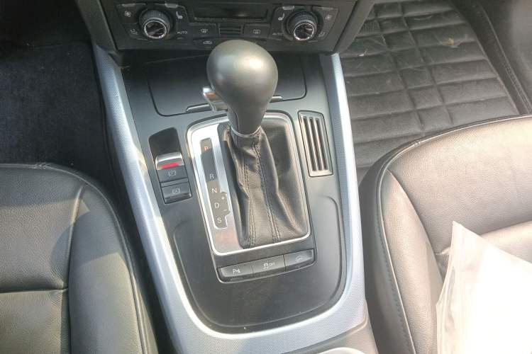 Used Audi Q5 2012 2.0TFSI Technology Model Gear Lever