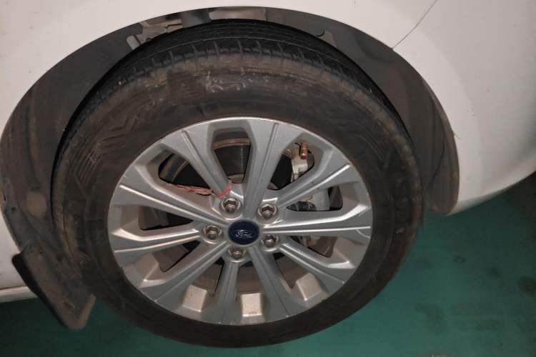 Used Ford Escort 2017 Happiness Edition 1.5L Automatic Fashion Version Right Front Wheel Hub