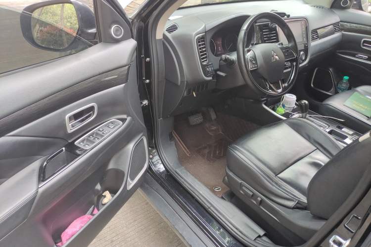 Used Mitsubishi Outlander 2019 2.0L Two-Wheel Drive Comfort Edition 5 Seats China VI Standard Driver Seat