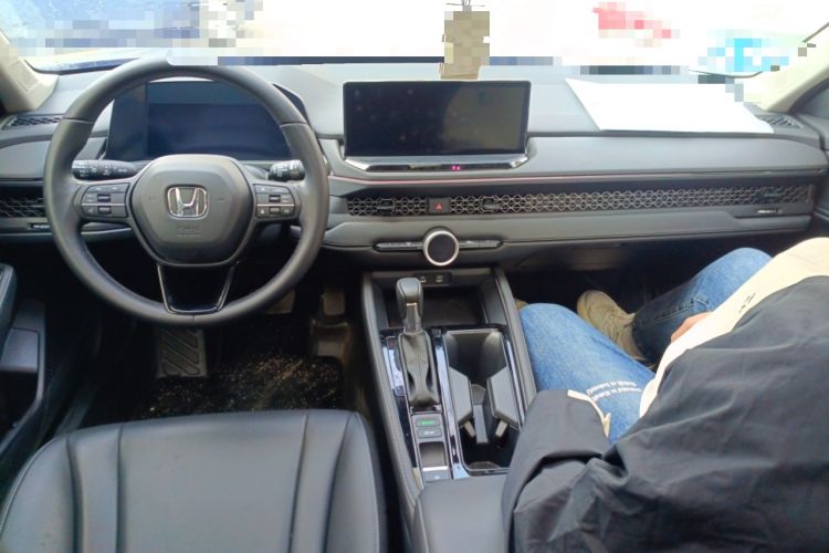 Used Honda Accord 2025 260TURBO Luxury Edition Center Console