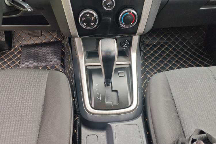 Used Isuzu D-MAX 2018 3.0T Two-Wheel Drive Automatic Elite Version 4JJ1-TC HI
