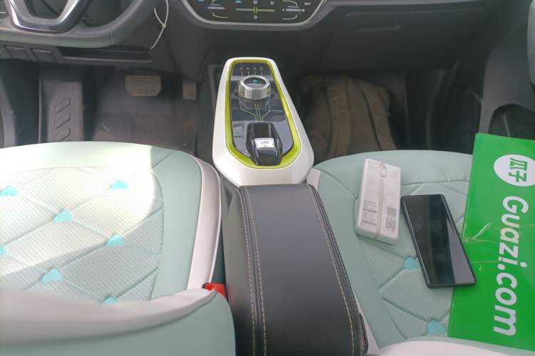 Used CHANGAN Benni E-Star 2022 Qingxin Edition Colorful Model Lithium-NMC Gear Lever