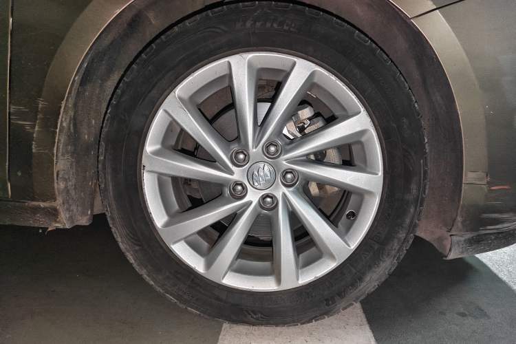 Used Buick Verano 2015 Sedan 15S Automatic Leading Model Right Front Wheel Hub