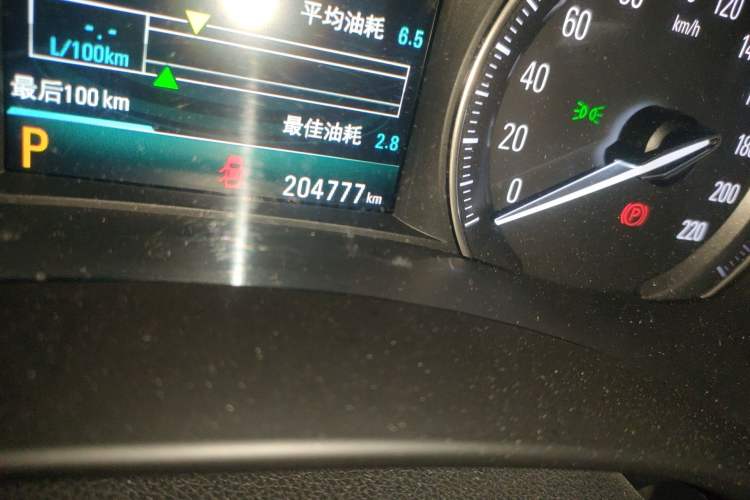 Used Buick GL6 2018 18T 6-Seater Prestige Model Odometer Close Up