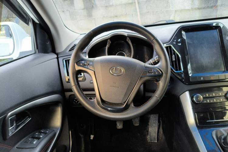 Used Huatai Santa Fe 2016 1.5T Gasoline Manual Two-Wheel Drive Smart Enjoyment i3 Model Steering Wheel