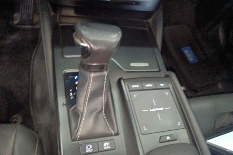 Used Lexus ES 2018 300h Premier Edition China VI Standard