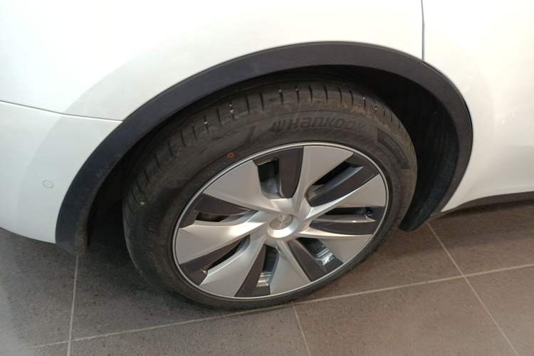 Used Tesla Model Y 2022 Long-Range All-Wheel-Drive Version