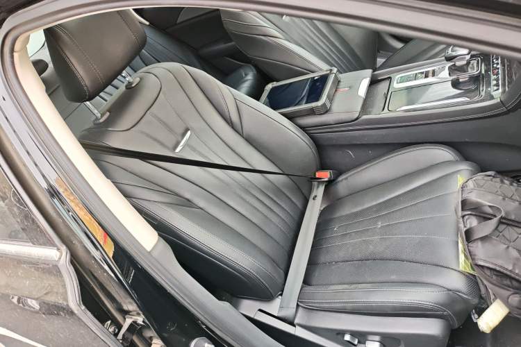 Used Hongqi H5 2024 1.5T DCT Smart Connect Flagship Edition Right Front Seat