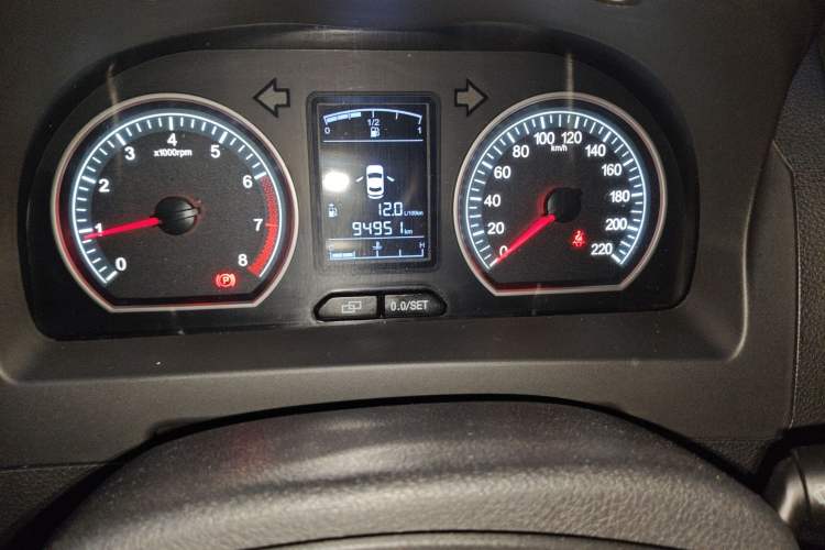 Used FORTHING Joyear X5 2013 1.6L Manual Luxury Model China IV Standard
